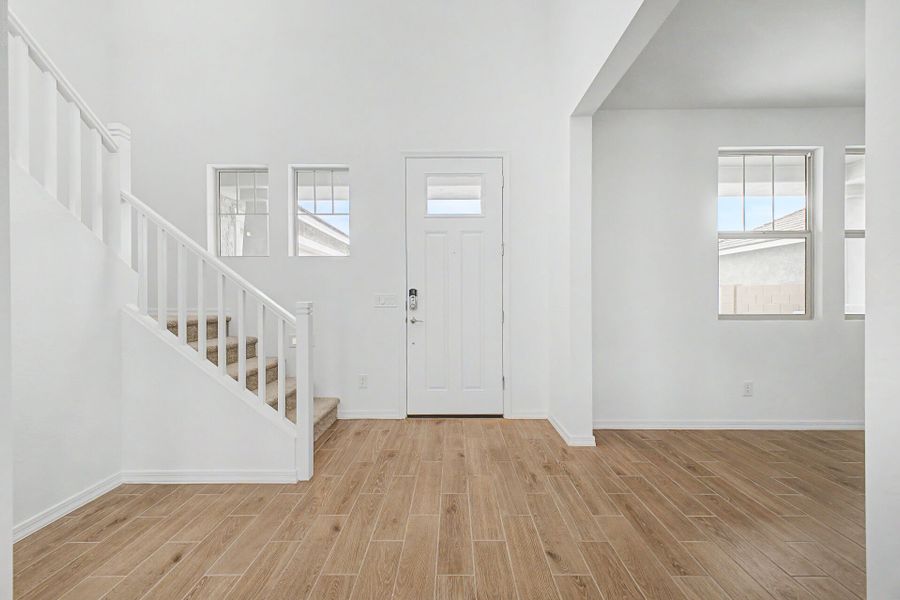 Spacious, unfurnished interior of a new home in White Tank Vistas, Waddell (Image 10).