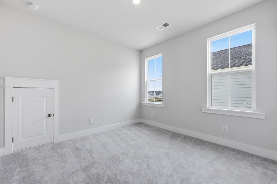 Spacious, unfurnished interior of a new home in Carnes Crossroads, Summerville (Image 21).