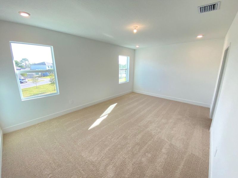 Spacious, unfurnished interior of a new home in Preserves at Park Trace, Stuart (Image 7).