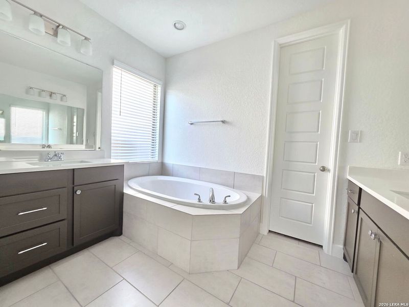 Furnished interior view inside a new home in Stevens Ranch, San Antonio (Image 14).