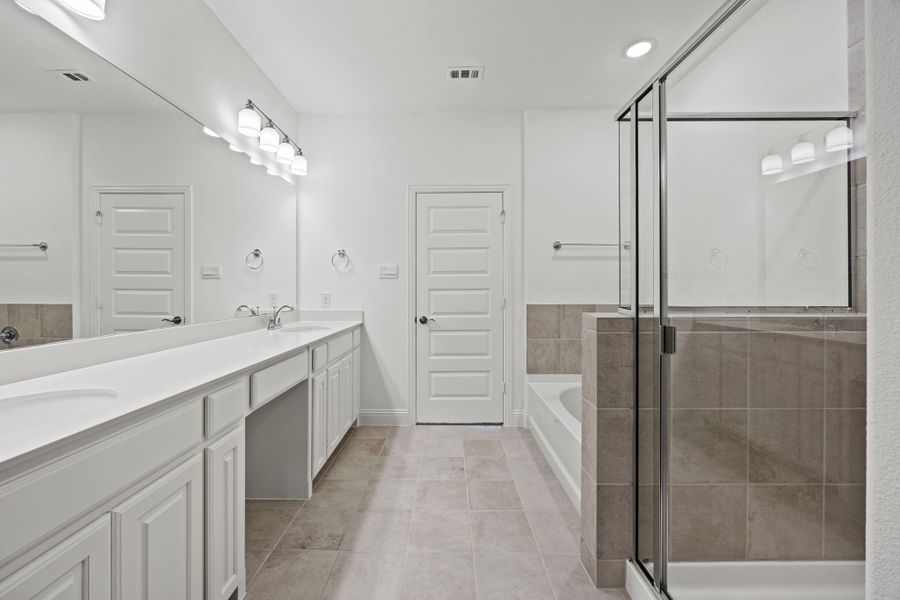 Representative furnished interior of a home built from the Kelly by Cambridge Homes in Lake Park, Rowlett (Image 11).