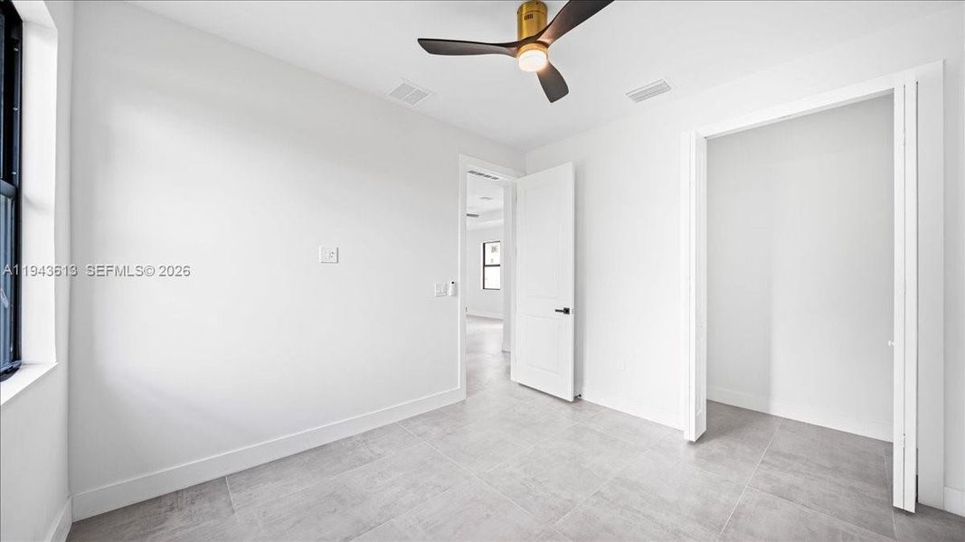 Spacious, unfurnished interior of a new home in , Cape Coral (Image 17).