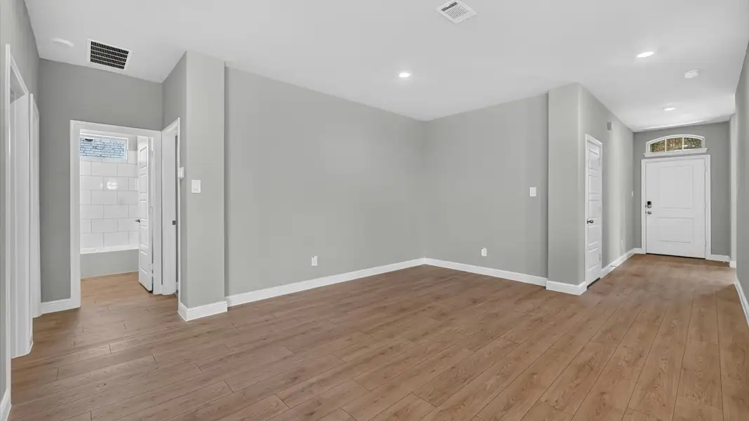 Spacious, unfurnished interior of a new home in Bluestem, Rhome (Image 7).