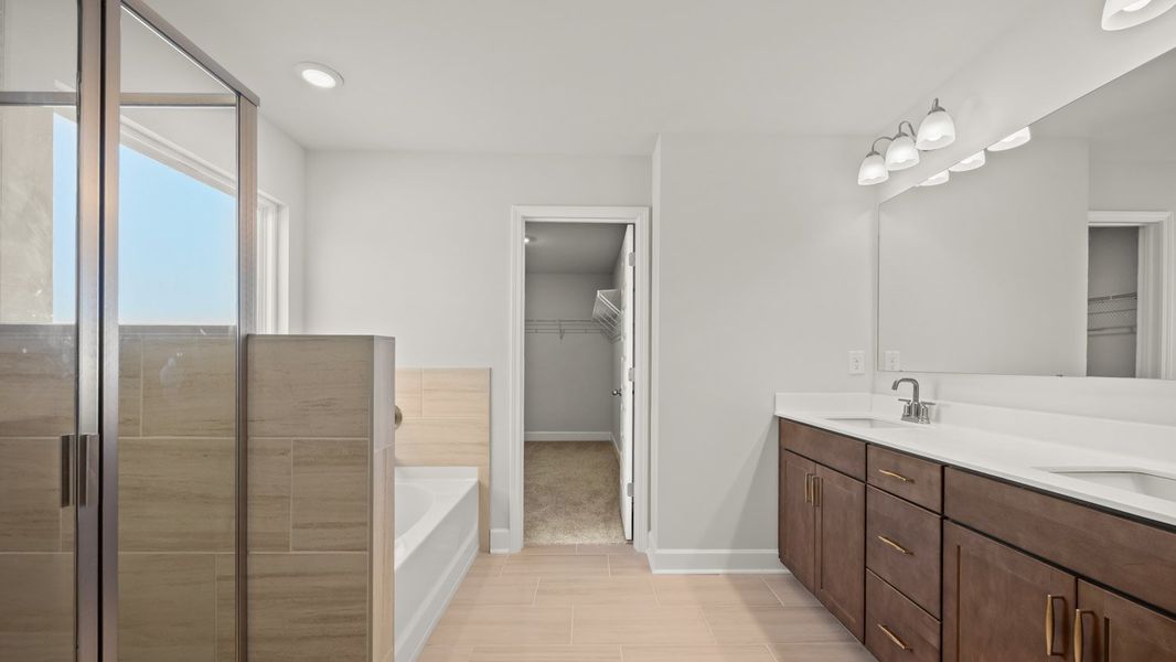 Representative furnished interior of a home built from the Summit by D.R. Horton in Heritage Pointe, Senoia (Image 11).