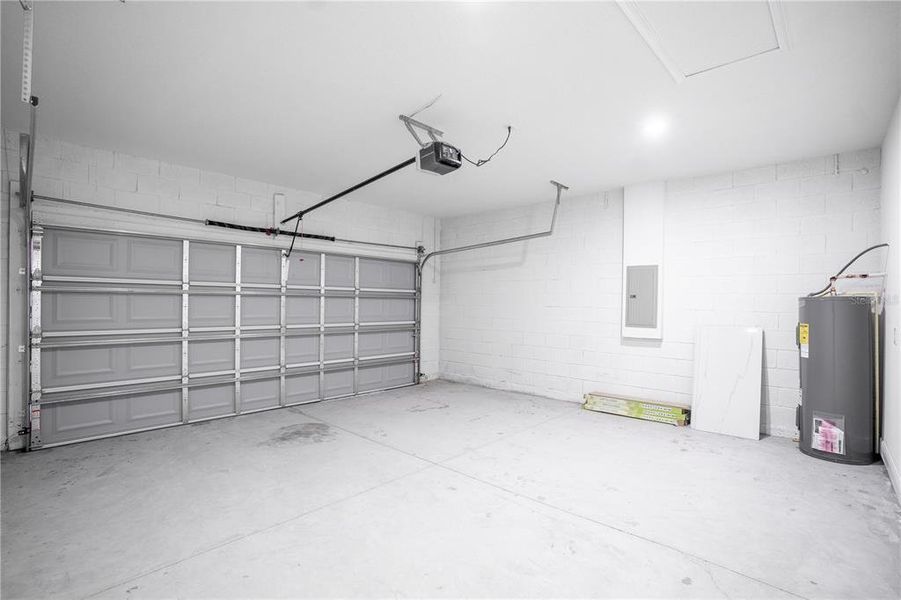 Spacious, unfurnished interior of a new home in , Ocala (Image 36).