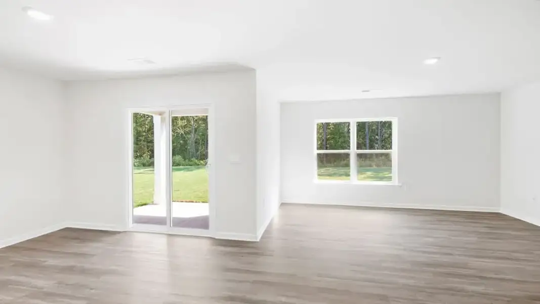 Spacious, unfurnished interior of a new home in Reedy Fork Place, Seneca (Image 27).