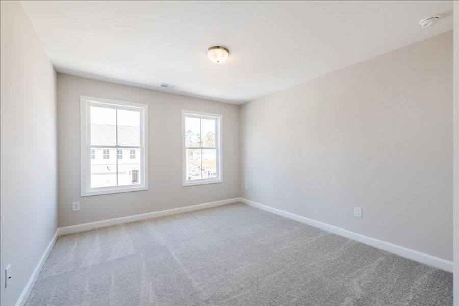 Spacious, unfurnished interior of a new home in Cherokee Township, Acworth (Image 36).