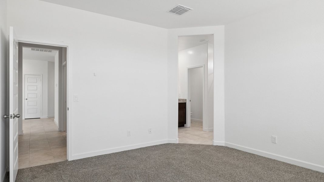 Representative unfurnished interior of a home built from the Raven by D.R. Horton in Magma Ranch Vistas, Florence (Image 28).