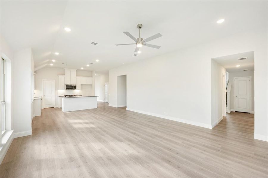 Spacious, unfurnished interior of a new home in Arcadia Trails Classic 60, Balch Springs (Image 16).