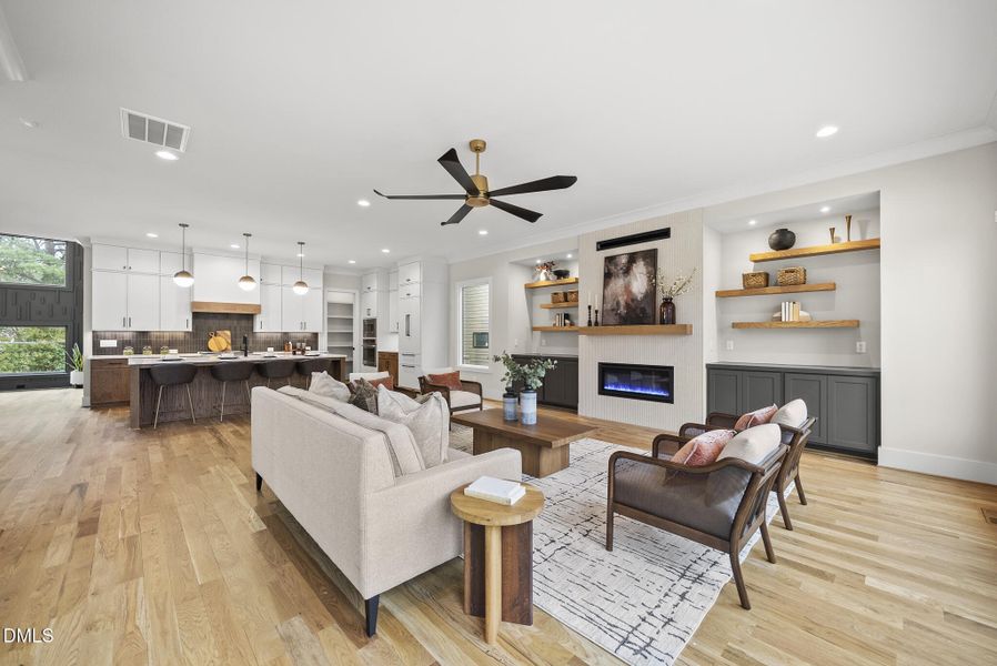 7 - 407 Waldo - Living Room