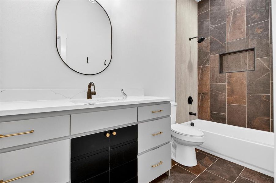 Bathroom with vanity and washtub / shower combination