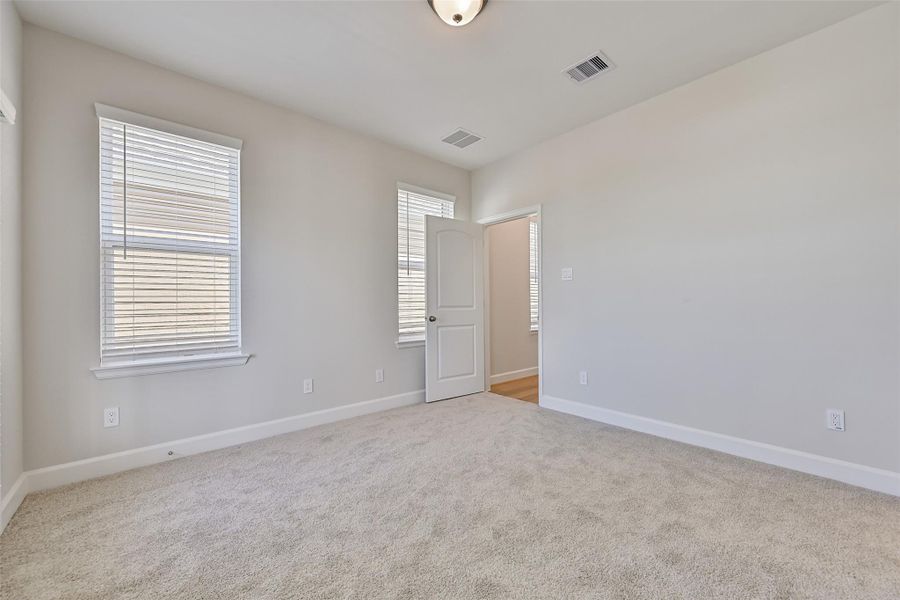 Spacious, unfurnished interior of a new home in Pearland Old Townsite, Pearland (Image 35).