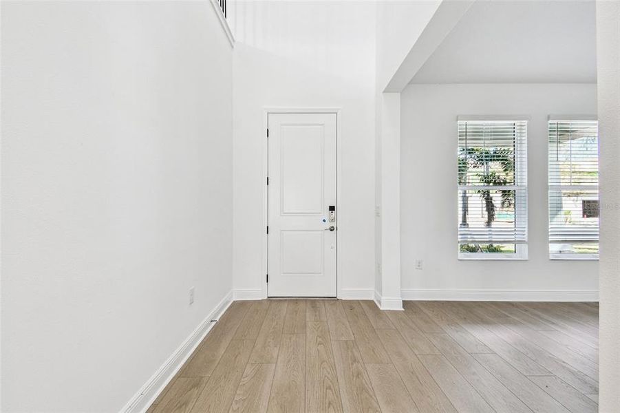 Spacious, unfurnished interior of a new home in Hawkstone, Sarasota (Image 23).