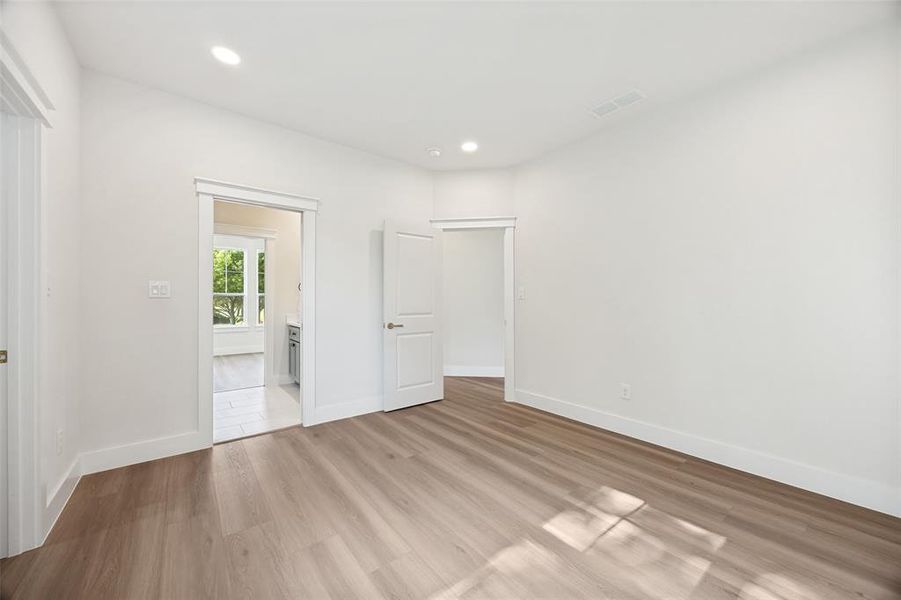 Spacious, unfurnished interior of a new home in , Pottsboro (Image 35).
