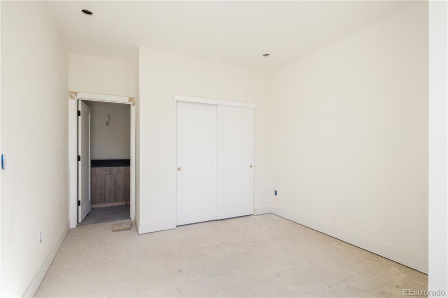 Image 15 of a home in .