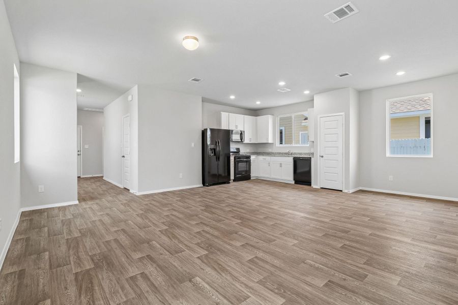 Spacious, unfurnished interior of a new home in Harvest Ridge, Elgin (Image 18). Spacious, unfurnished interior of a new home in Harvest Ridge, Elgin (Image 18).