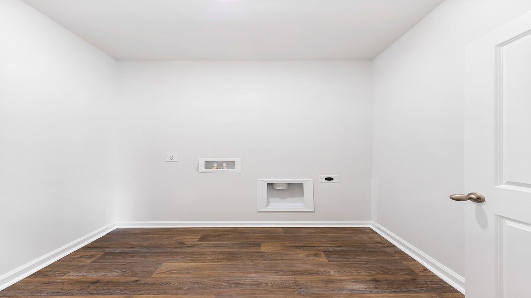 Spacious, unfurnished interior of a new home in Hunter's Branch, Hopkins (Image 11).