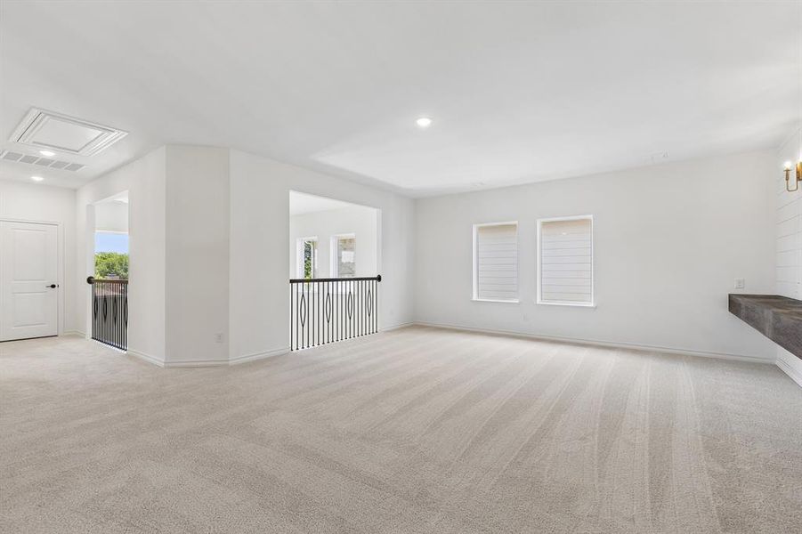 Spacious, unfurnished interior of a new home in Cambridge Manor, North Richland Hills (Image 21).
