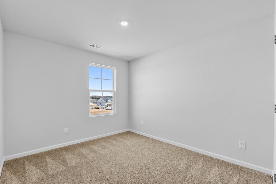 Spacious, unfurnished interior of a new home in Fieldstone, Lexington (Image 36).