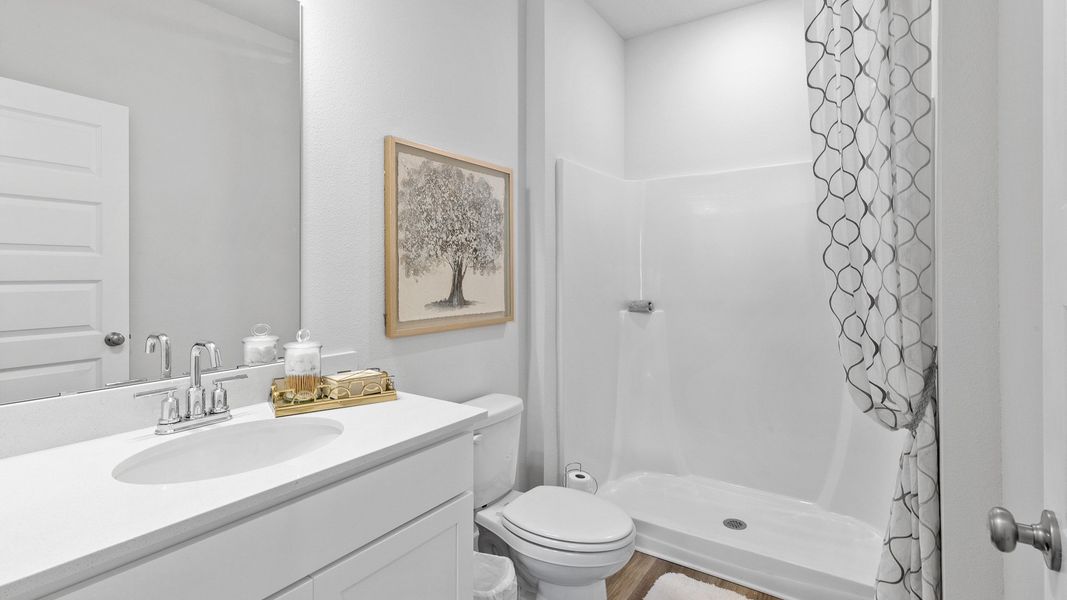 Furnished interior view inside a new home in Colonial East, Panama City Beach (Image 15).