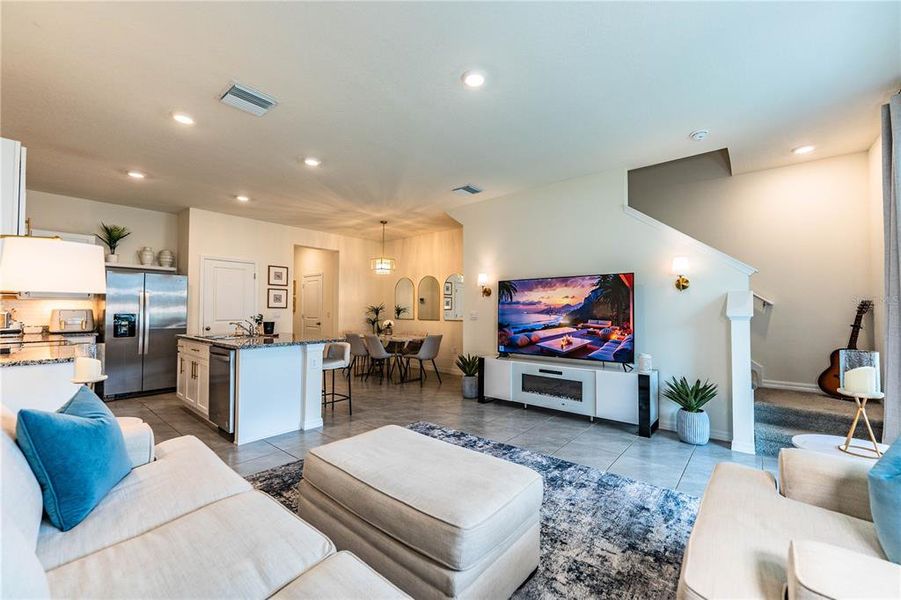 Furnished interior view inside a new home in , Plant City (Image 12).