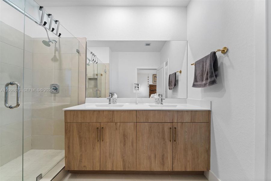 Furnished interior view inside a new home in , Pembroke Pines (Image 13).
