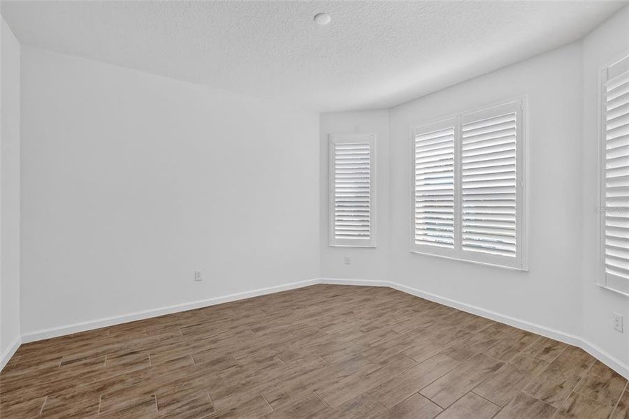 Spacious, unfurnished interior of a new home in , Mount Dora (Image 18).