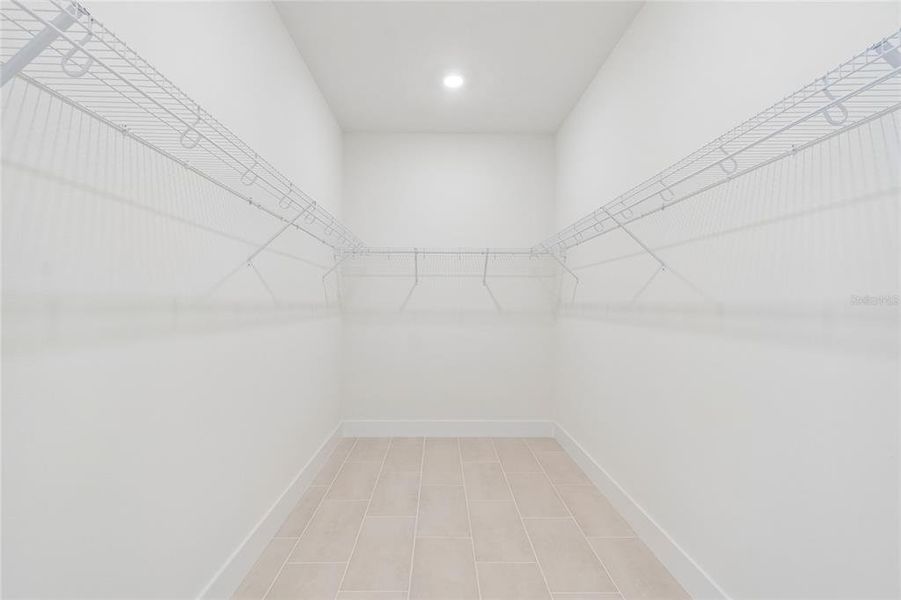 Spacious, unfurnished interior of a new home in Gracewater at Sarasota, Sarasota (Image 33).