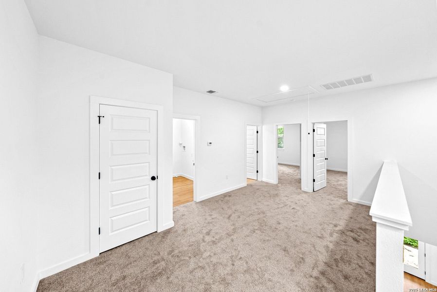 Spacious, unfurnished interior of a new home in , San Antonio (Image 20).