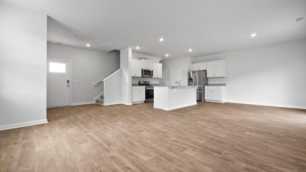 Spacious, unfurnished interior of a new home in , Summerville (Image 12).