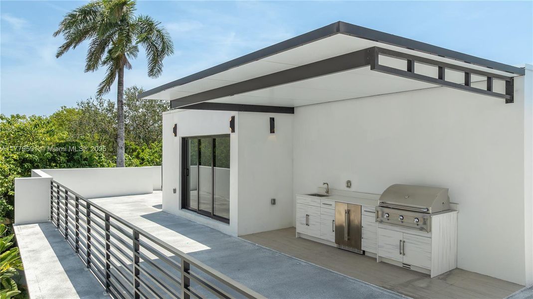 Roof Top/Summer kitchen