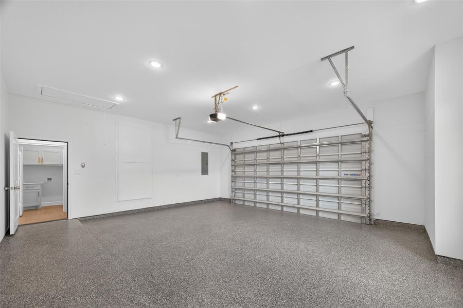 Spacious, unfurnished interior of a new home in , Hitchcock (Image 29).