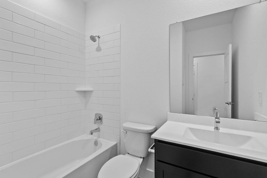 Furnished interior view inside a new home in Silverthorne, Conroe (Image 10). Furnished interior view inside a new home in Silverthorne, Conroe (Image 10).