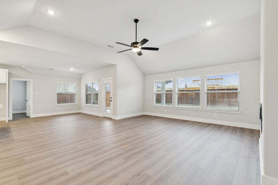 Spacious, unfurnished interior of a new home in Dove Hollow, Waxahachie (Image 17). Spacious, unfurnished interior of a new home in Dove Hollow, Waxahachie (Image 17).