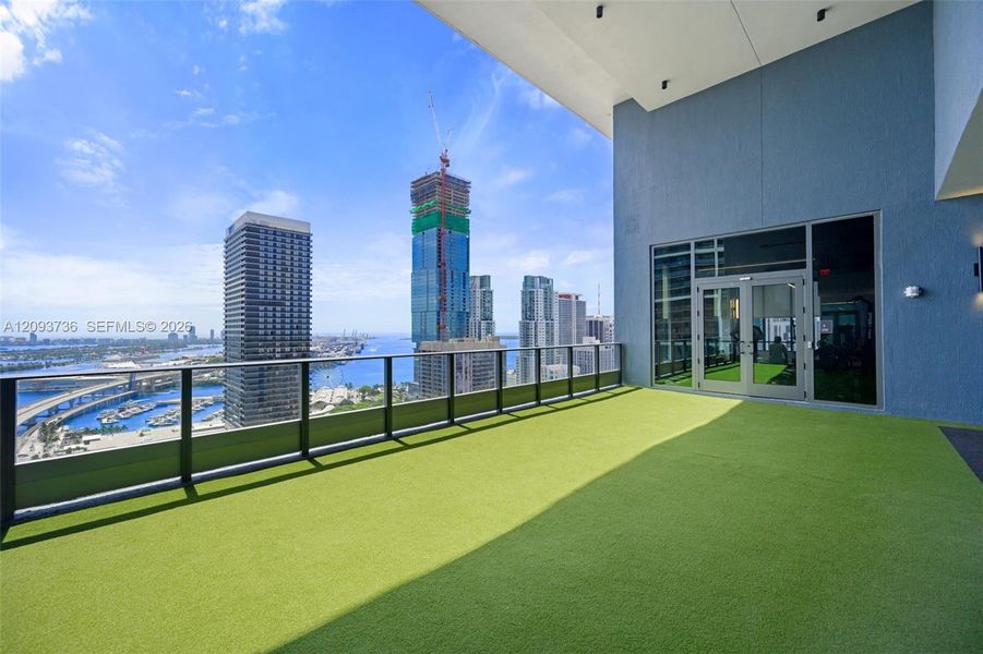 Condo located in Miami, FL showcasing its design and architecture (Image 3).