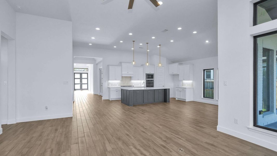 Spacious, unfurnished interior of a new home in Artavia 55' - Valencia, Conroe (Image 20).