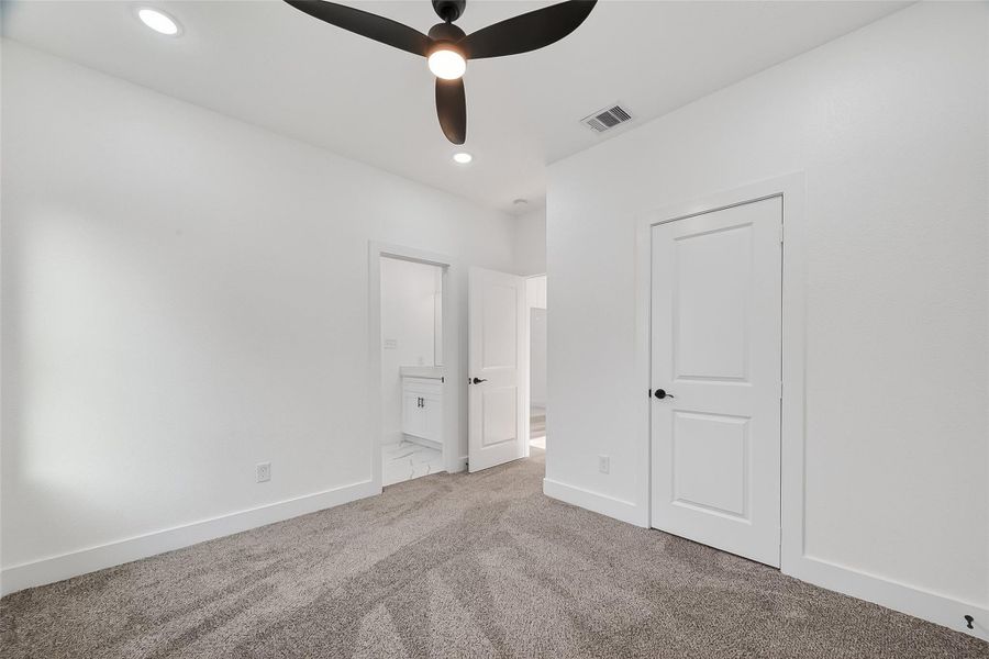 Spacious, unfurnished interior of a new home in , Houston (Image 26).