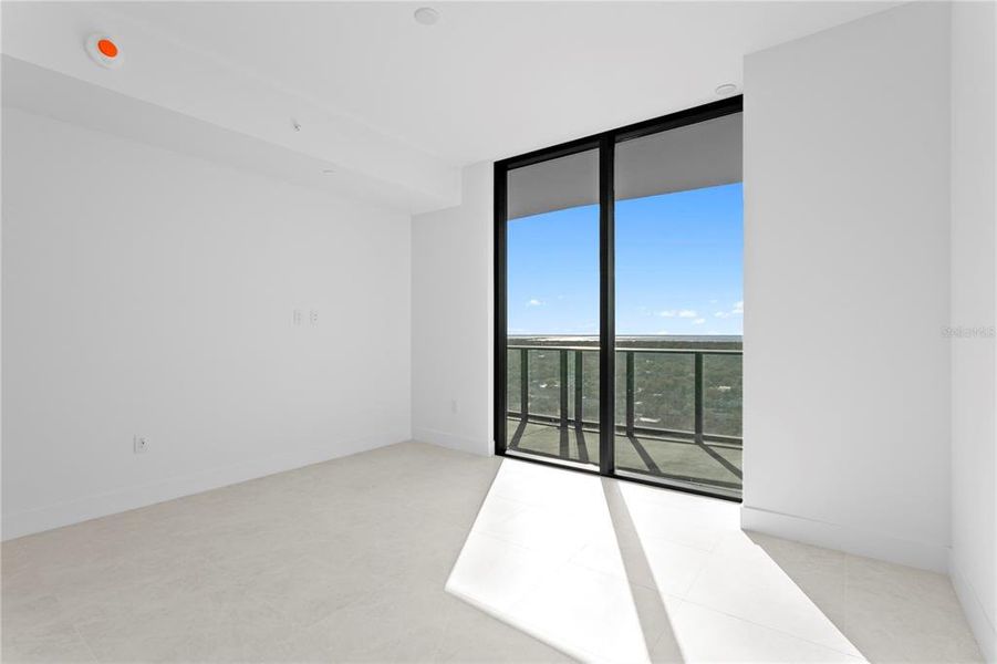 Spacious, unfurnished interior of a new home in , Tampa (Image 73).