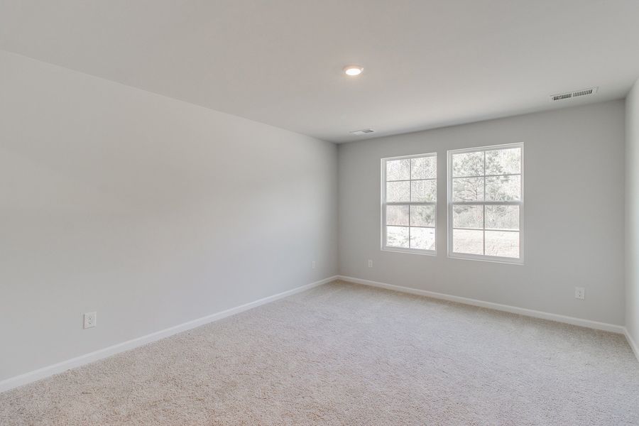 Spacious, unfurnished interior of a new home in Bluefield, Lexington (Image 23).
