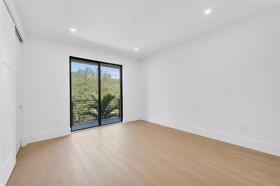 Spacious, unfurnished interior of a new home in , Fort Lauderdale (Image 19).