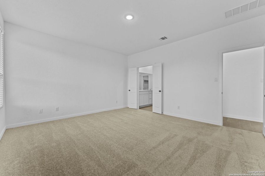 Spacious, unfurnished interior of a new home in , New Braunfels (Image 19).