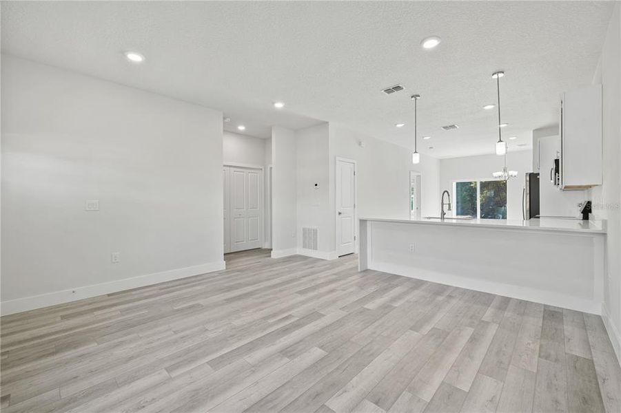Spacious, unfurnished interior of a new home in , Ocala (Image 13).