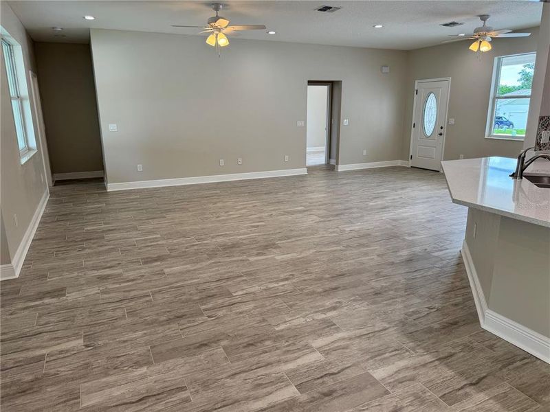Spacious, unfurnished interior of a new home in , Dade City (Image 45).