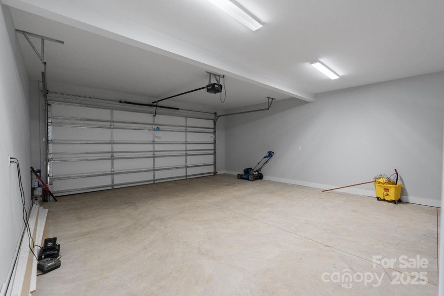 Spacious, unfurnished interior of a new home in , Hickory (Image 20).