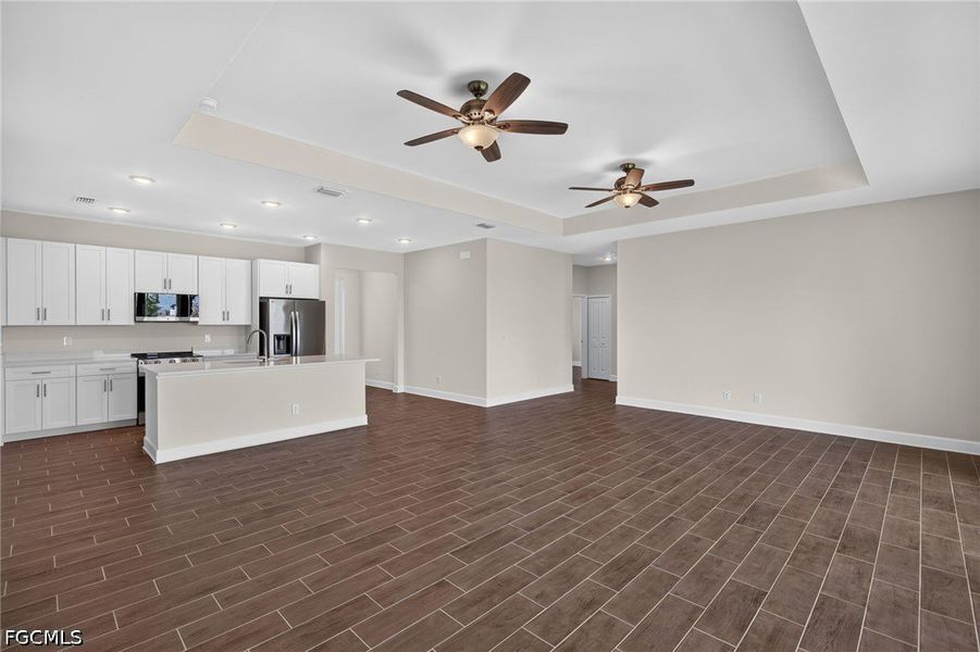 Spacious, unfurnished interior of a new home in Cape Coral, Cape Coral (Image 19).