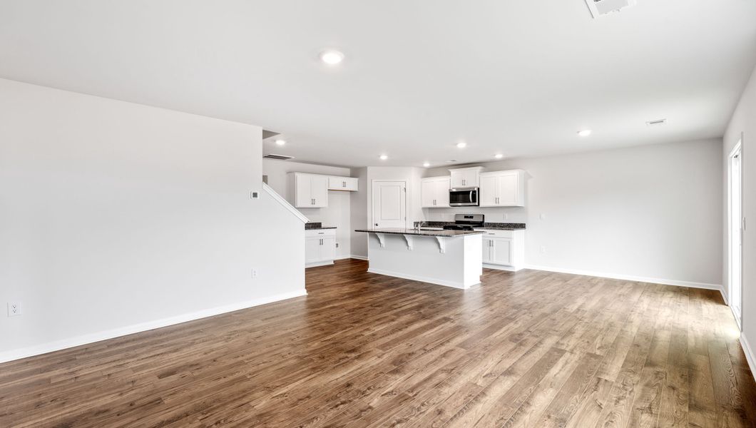 Spacious, unfurnished interior of a new home in Lakestone, Woodruff (Image 18).