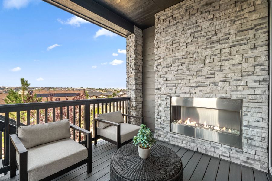 Representative exterior details of a home built from the Ferrara by Pulte Homes in Hilltop at Inspiration, Aurora (Image 24).