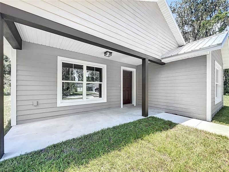 Exterior details and patio area of a home in , Lake Panasoffkee (Image 24).