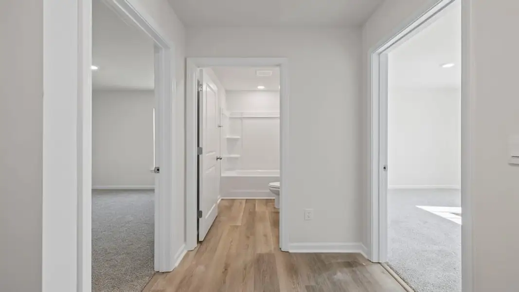 Spacious, unfurnished interior of a new home in Seneca Falls, Seneca (Image 11).