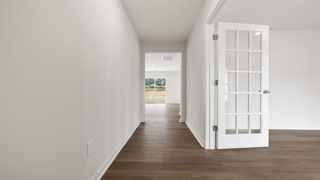 Spacious, unfurnished interior of a new home in Bentley Park, Greenwood (Image 13).